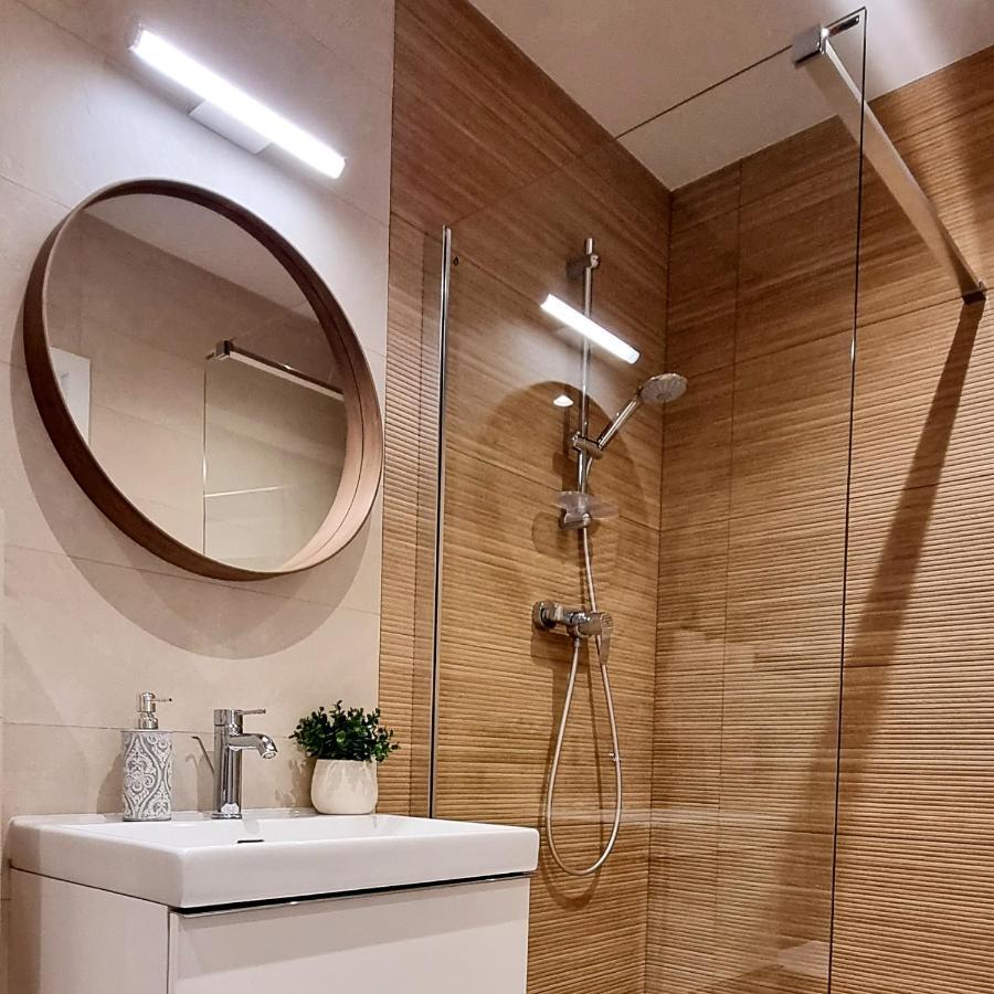 Apple Apartments - Wroblewskiego Prywatne Miejsce Parkingowe Λοτζ Εξωτερικό φωτογραφία