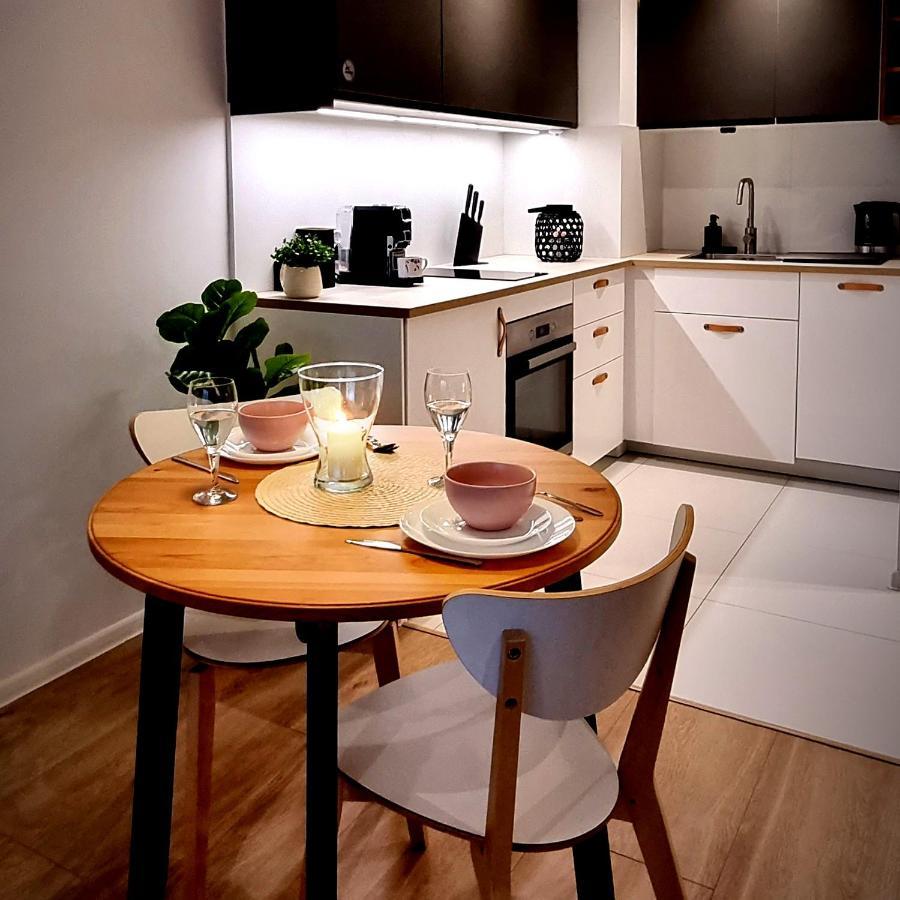 Apple Apartments - Wroblewskiego Prywatne Miejsce Parkingowe Λοτζ Εξωτερικό φωτογραφία